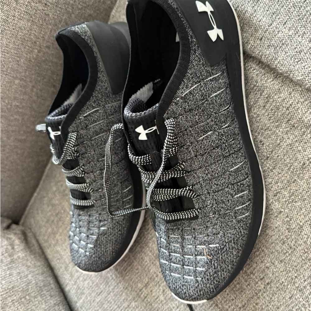 Under Armour Men's Black and Gray Athletic Shoes